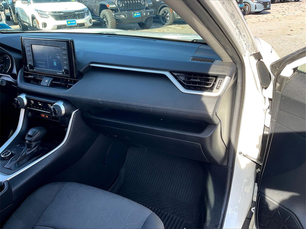 2021 Toyota RAV4 Hybrid XLE - Photo 12