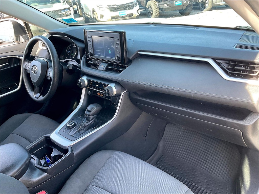 2021 Toyota RAV4 Hybrid XLE - Photo 13