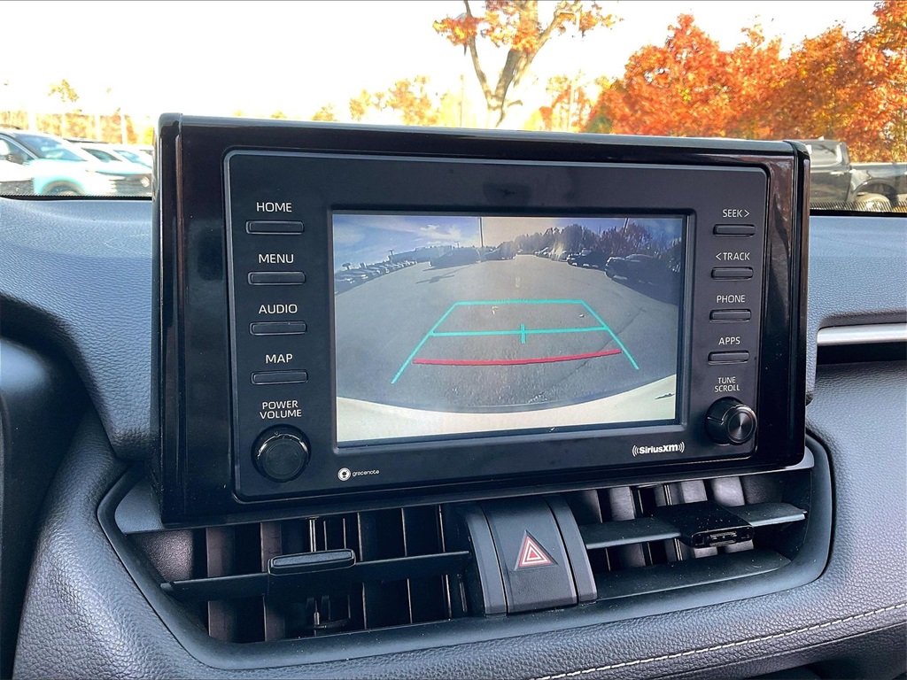 2021 Toyota RAV4 Hybrid XLE - Photo 18