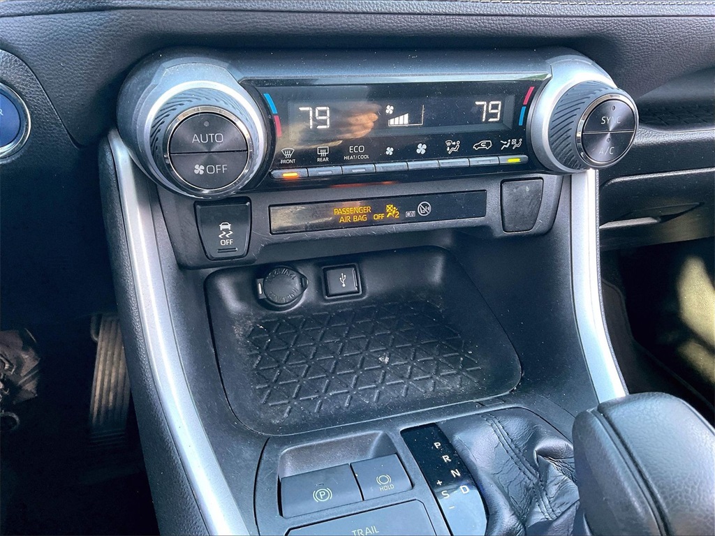 2021 Toyota RAV4 Hybrid XLE - Photo 25