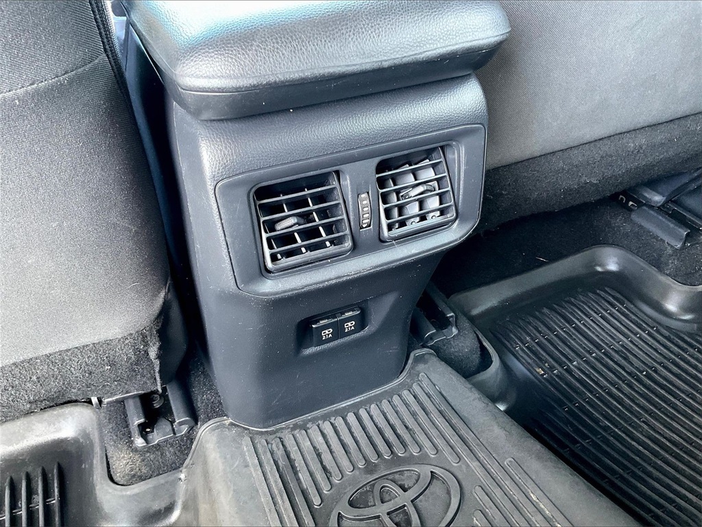 2021 Toyota RAV4 Hybrid XLE - Photo 26
