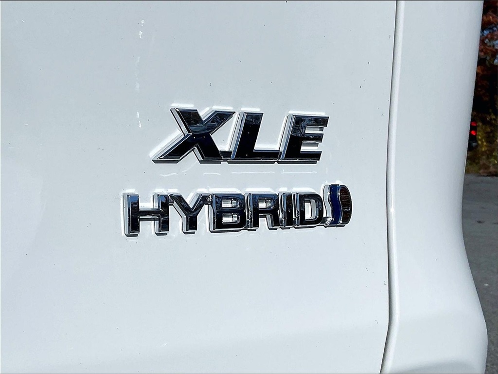 2021 Toyota RAV4 Hybrid XLE - Photo 27