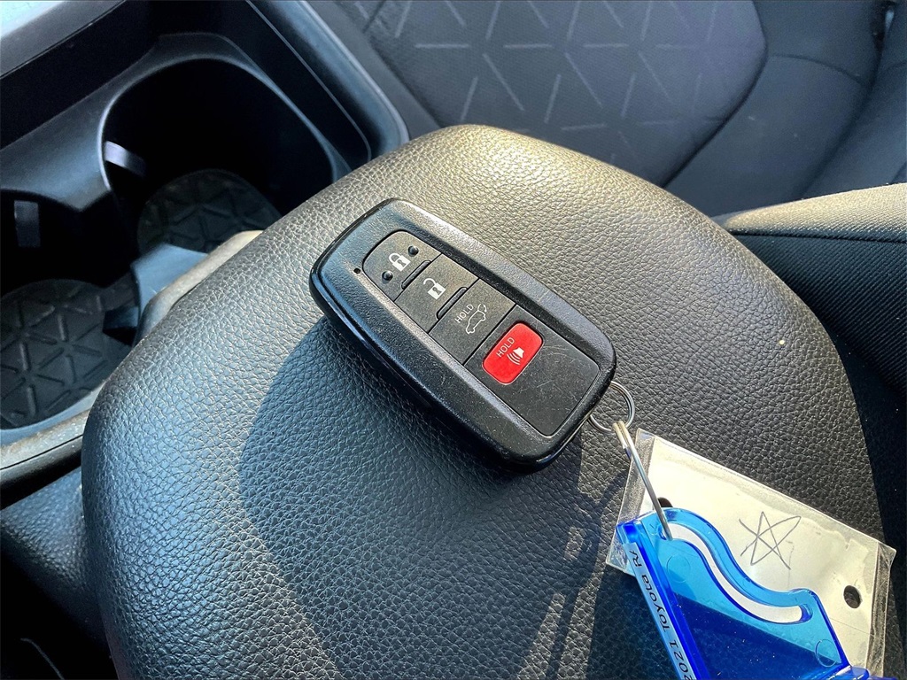 2021 Toyota RAV4 Hybrid XLE - Photo 28