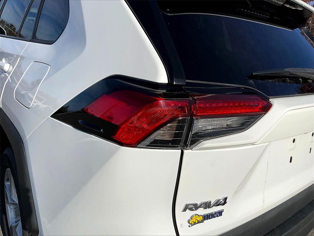 2021 Toyota RAV4 Hybrid XLE - Photo 31