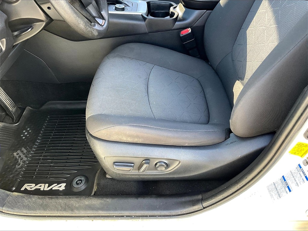 2021 Toyota RAV4 Hybrid XLE - Photo 34