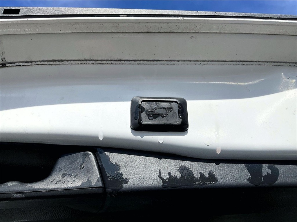 2021 Toyota RAV4 Hybrid XLE - Photo 36