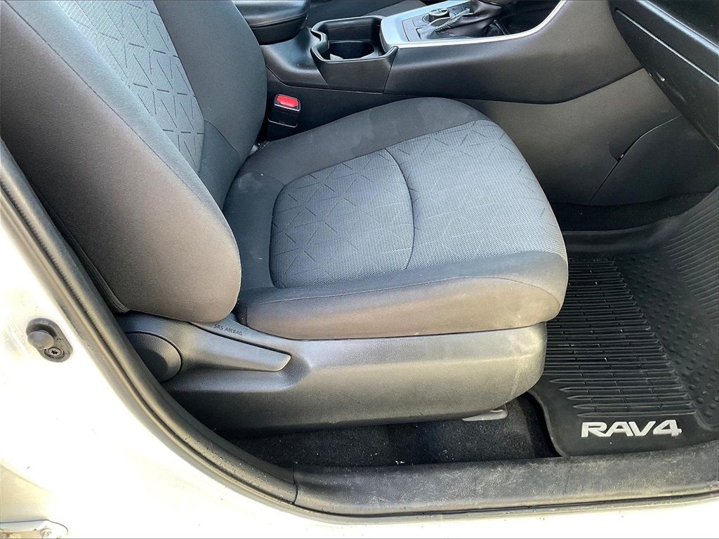 2021 Toyota RAV4 Hybrid XLE - Photo 37