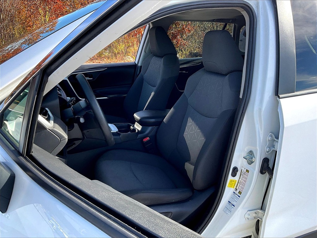 2021 Toyota RAV4 Hybrid XLE - Photo 9