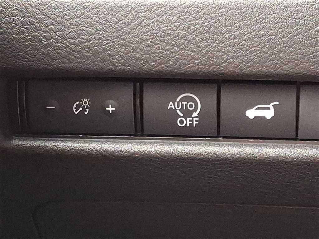 2025 Nissan Rogue SV - Photo 18