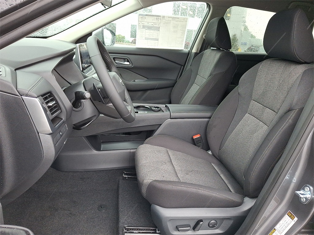 2025 Nissan Rogue SV - Photo 9