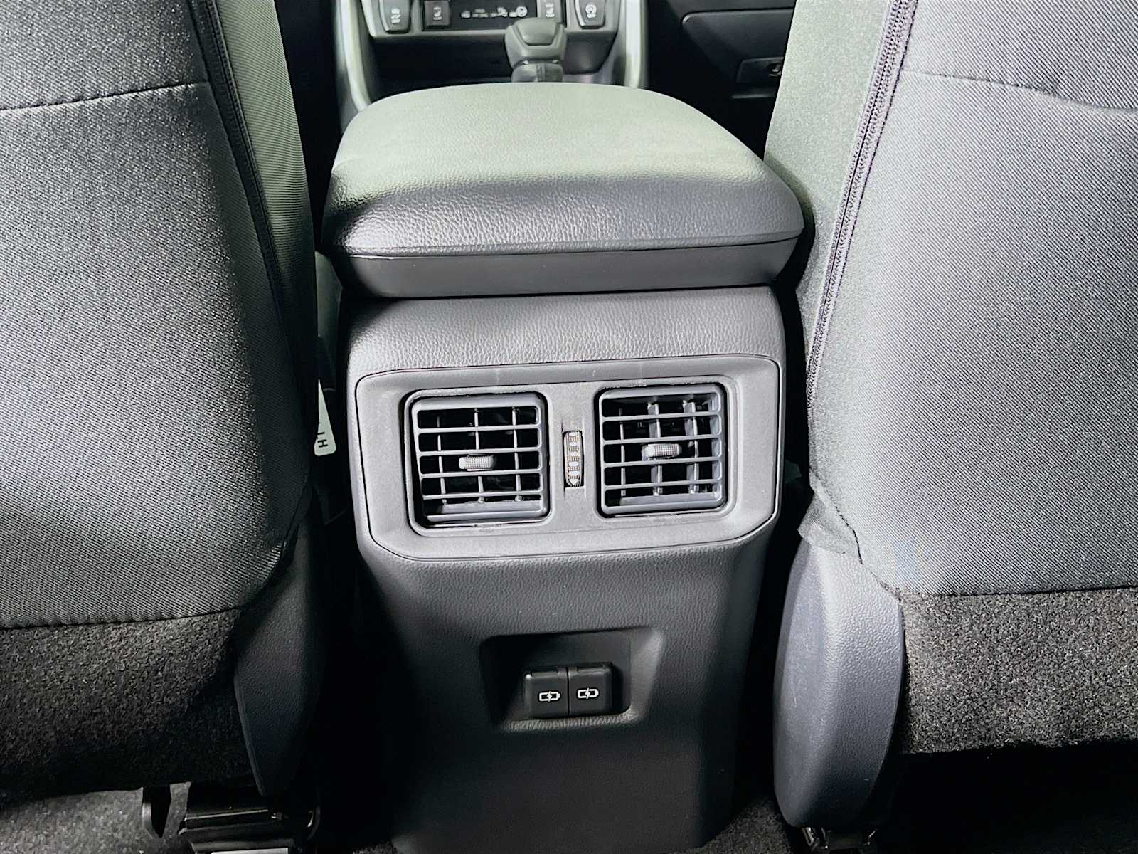 2025 Toyota RAV4 XLE - Photo 14