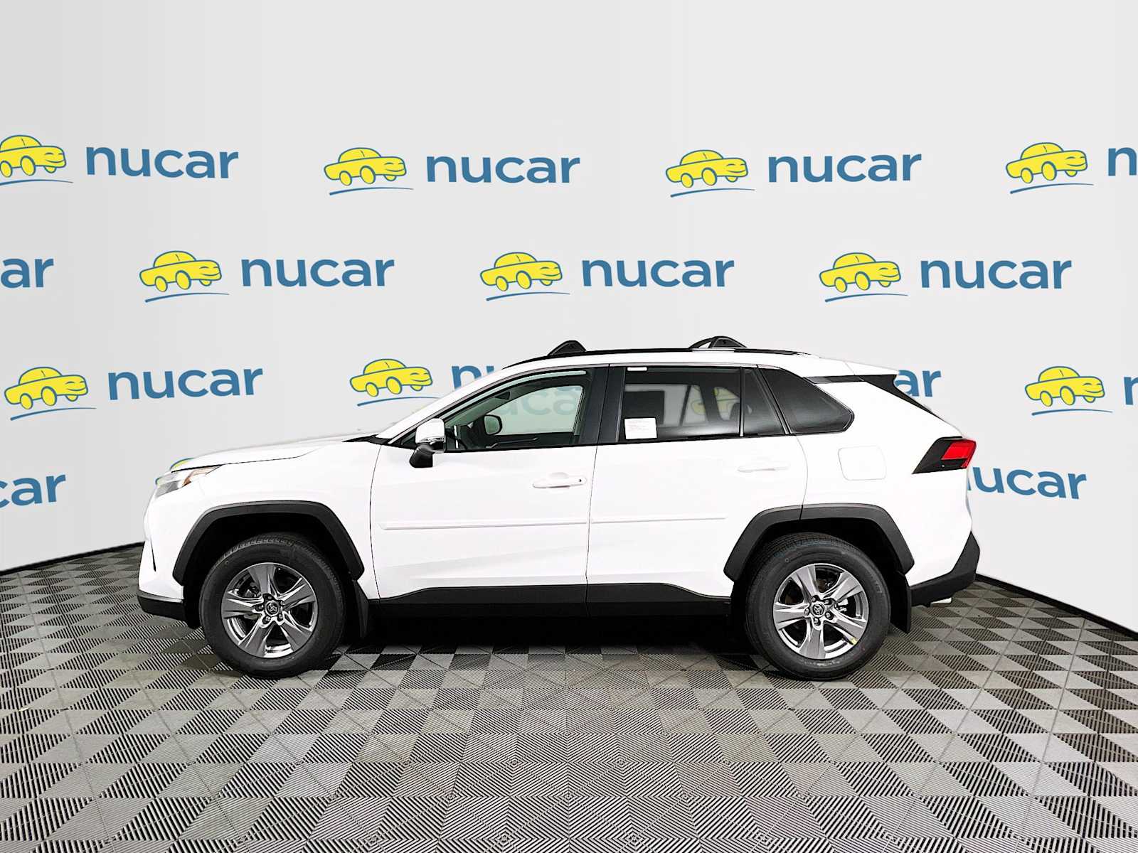 2025 Toyota RAV4 XLE - Photo 3