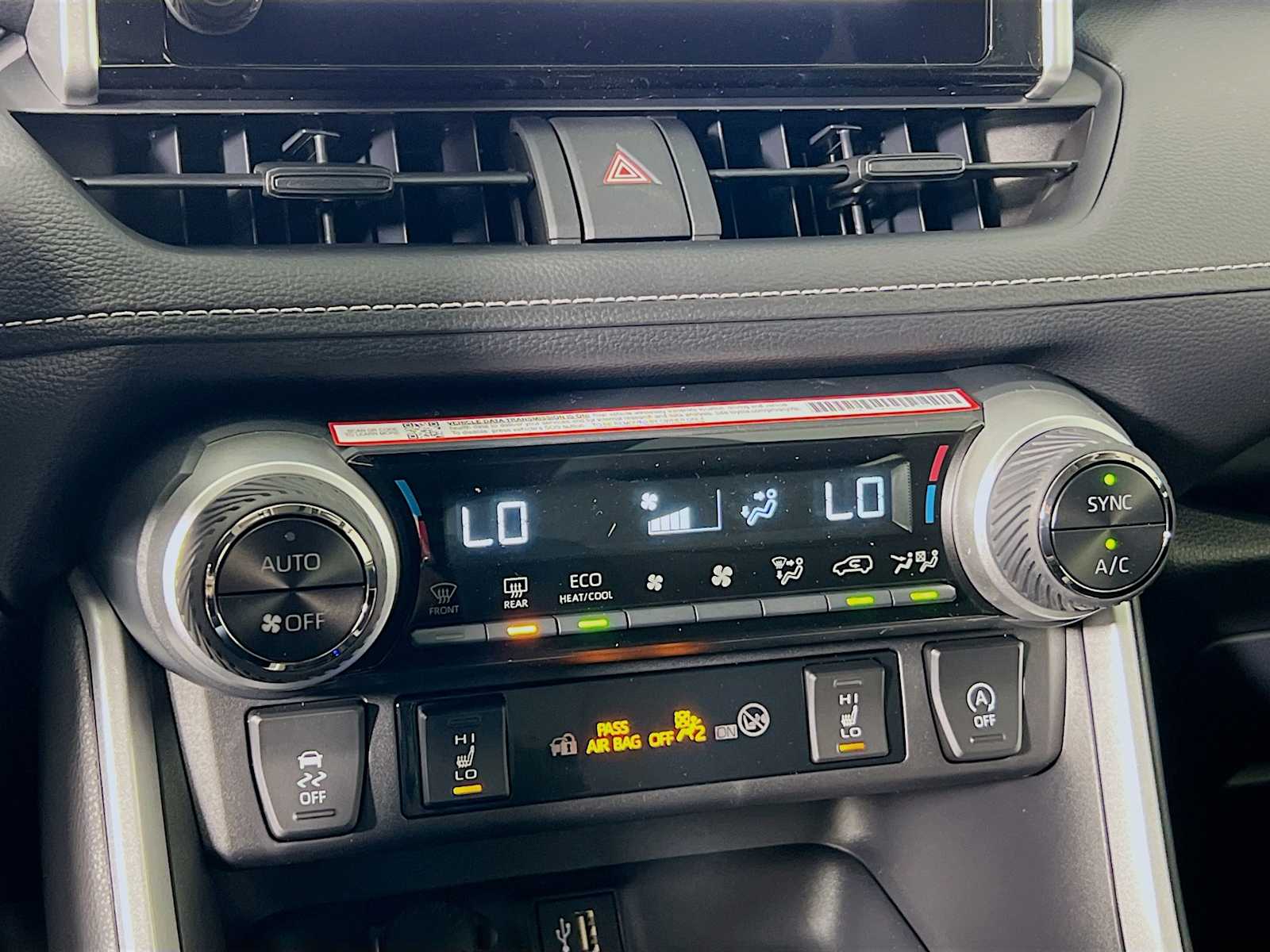 2025 Toyota RAV4 XLE - Photo 10