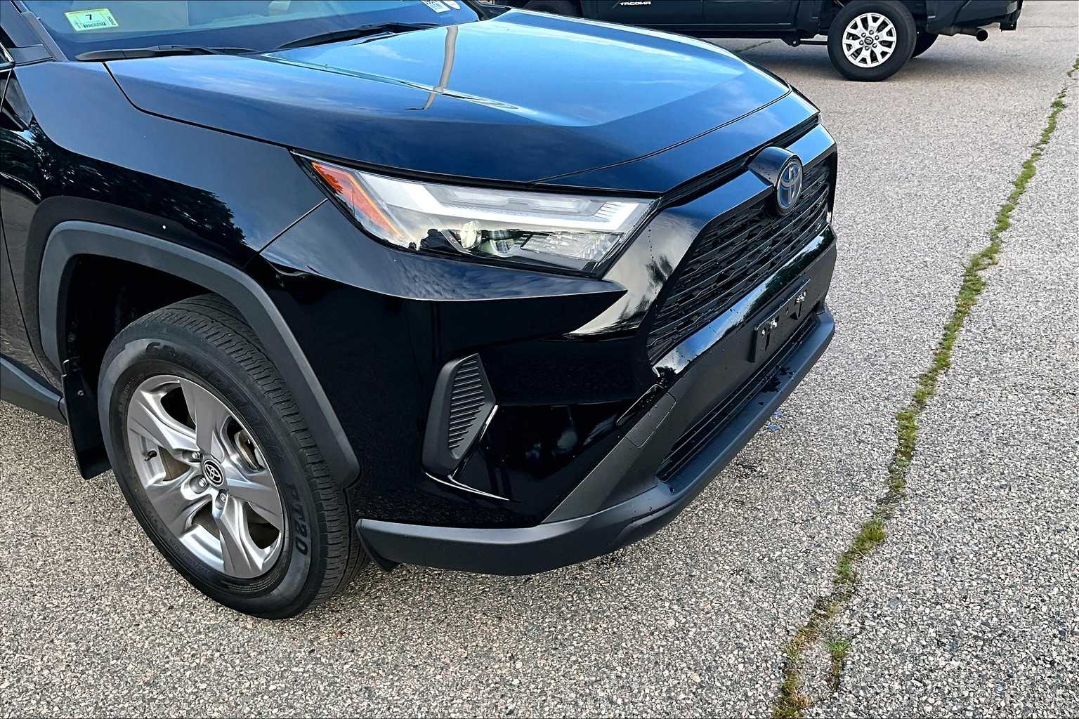 2022 Toyota RAV4 Hybrid XLE - Photo 3