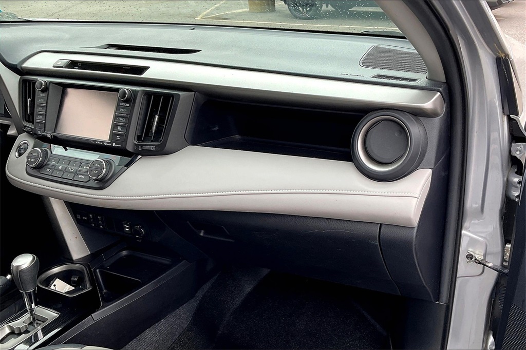 2016 Toyota RAV4 Limited - Photo 12