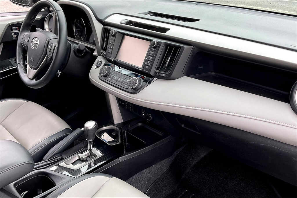2016 Toyota RAV4 Limited - Photo 13