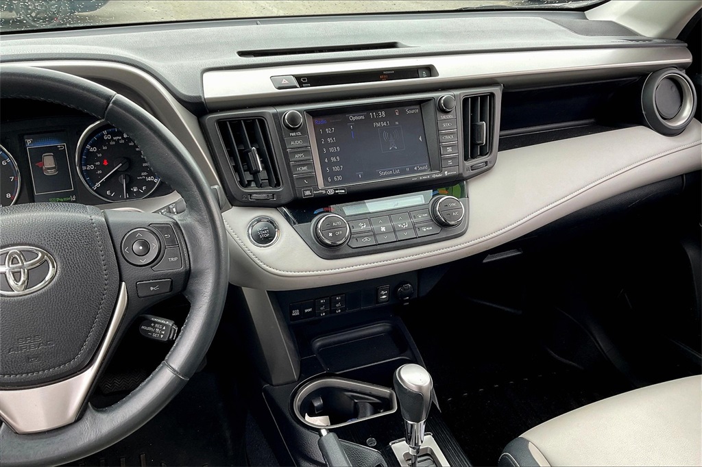 2016 Toyota RAV4 Limited - Photo 17