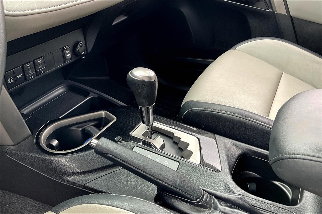 2016 Toyota RAV4 Limited - Photo 19