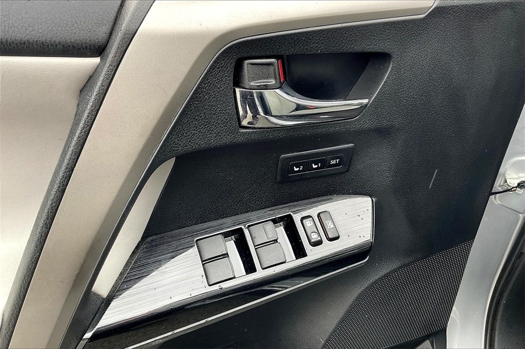 2016 Toyota RAV4 Limited - Photo 38