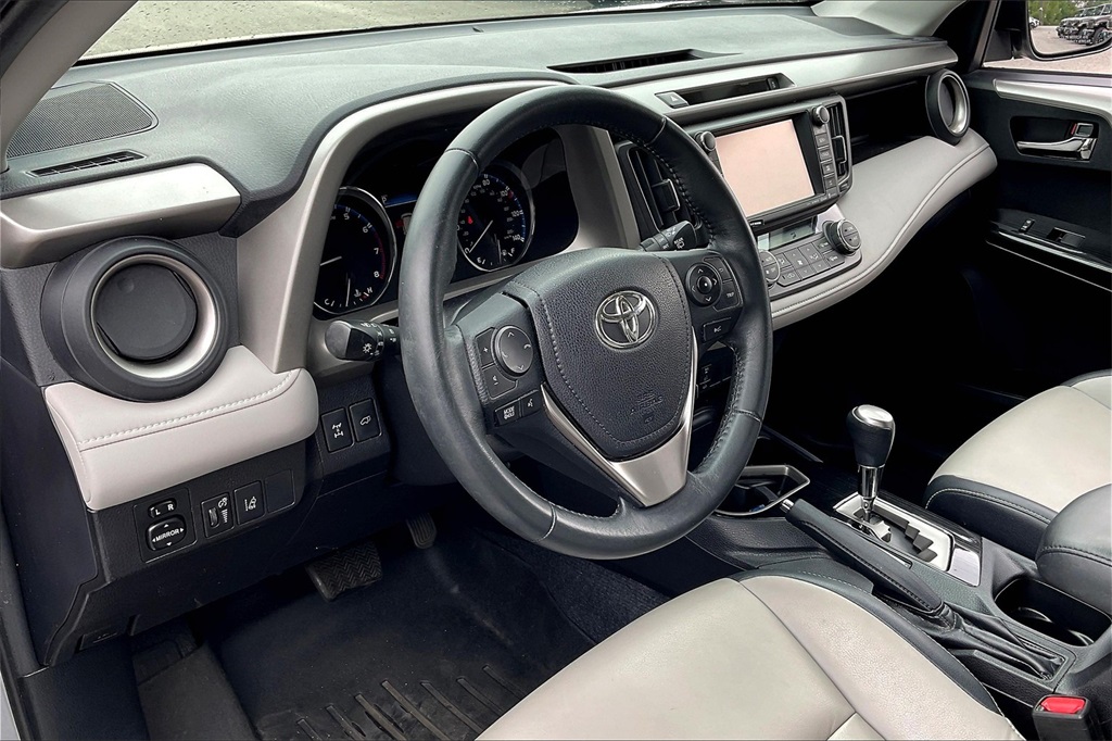 2016 Toyota RAV4 Limited - Photo 8