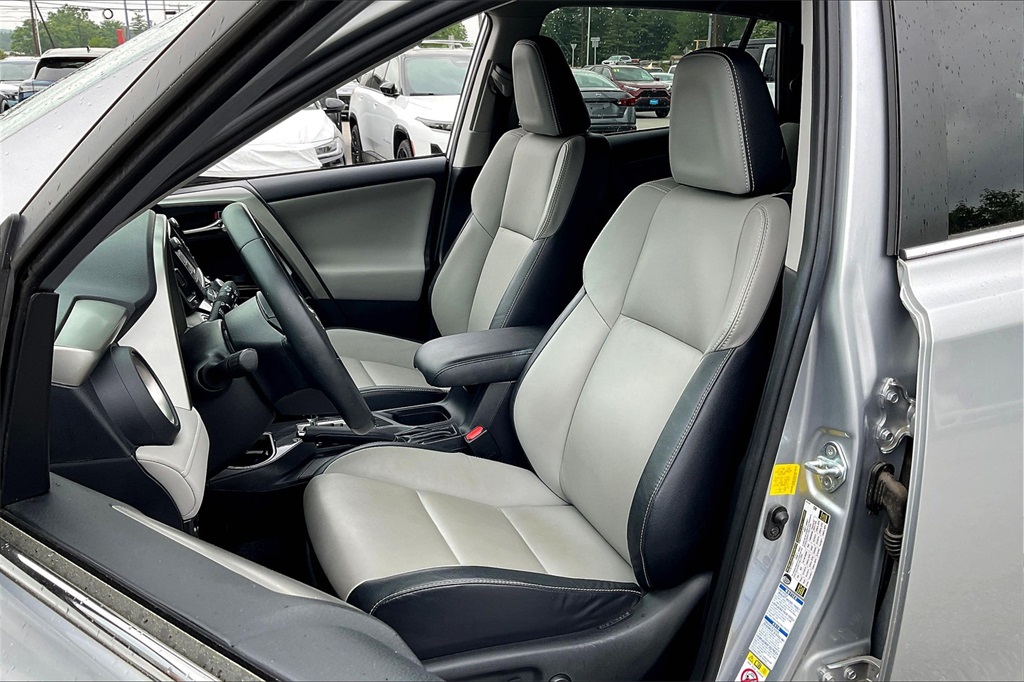2016 Toyota RAV4 Limited - Photo 9