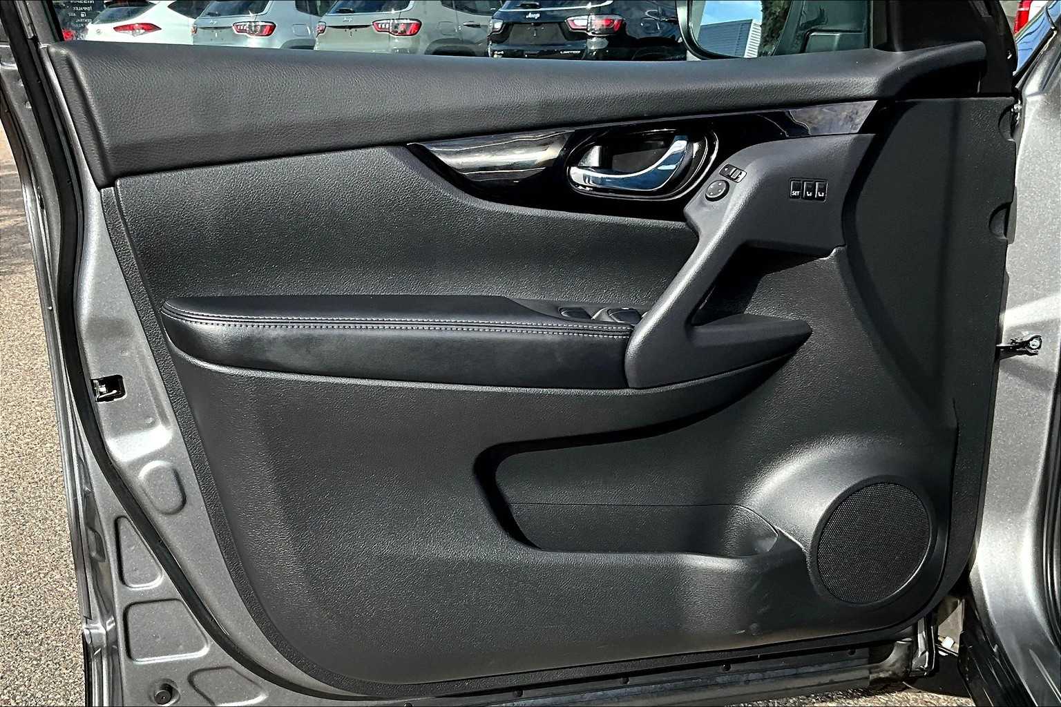 2021 Nissan Rogue Sport SL - Photo 9