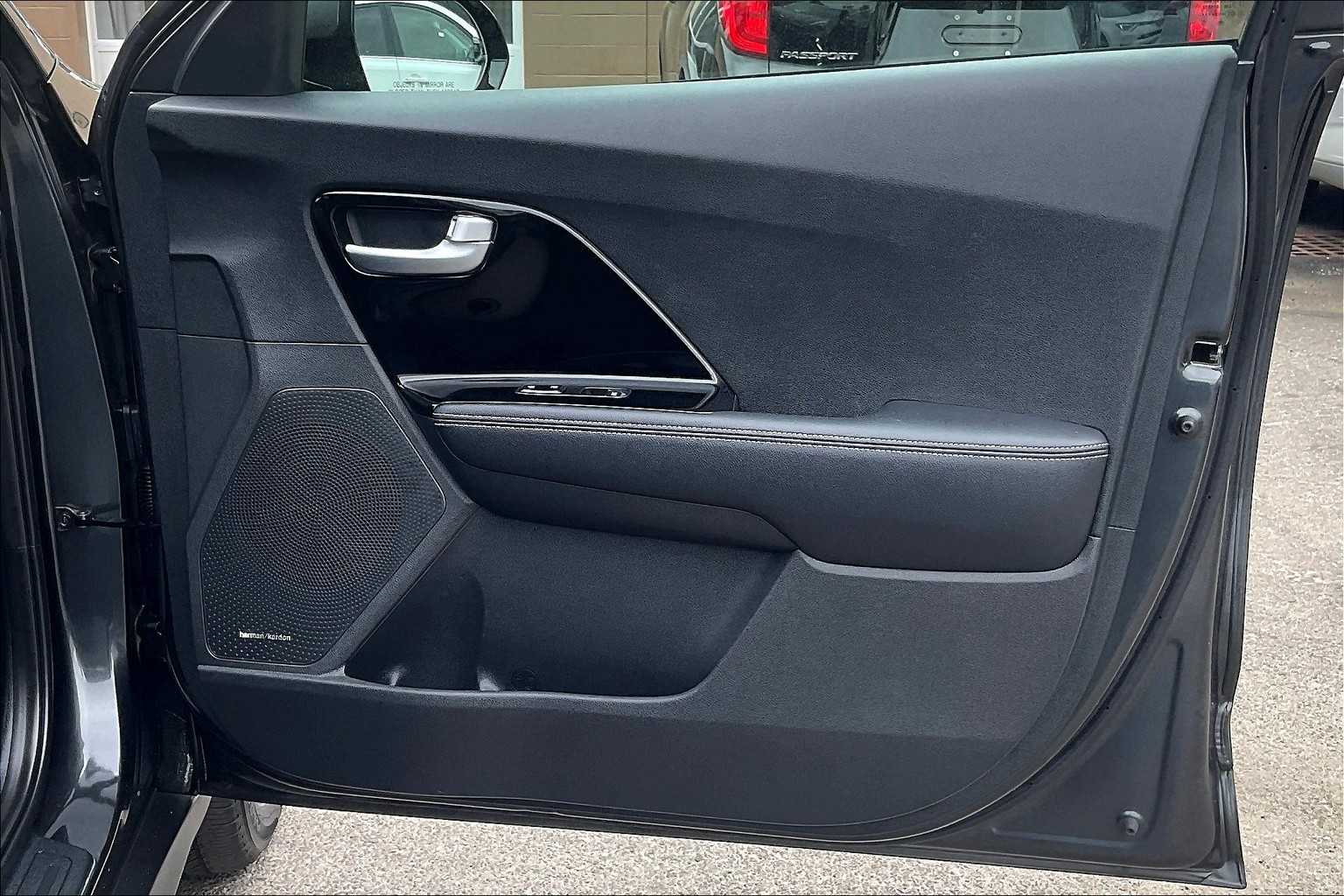 2022 Kia Niro EV EX - Photo 12