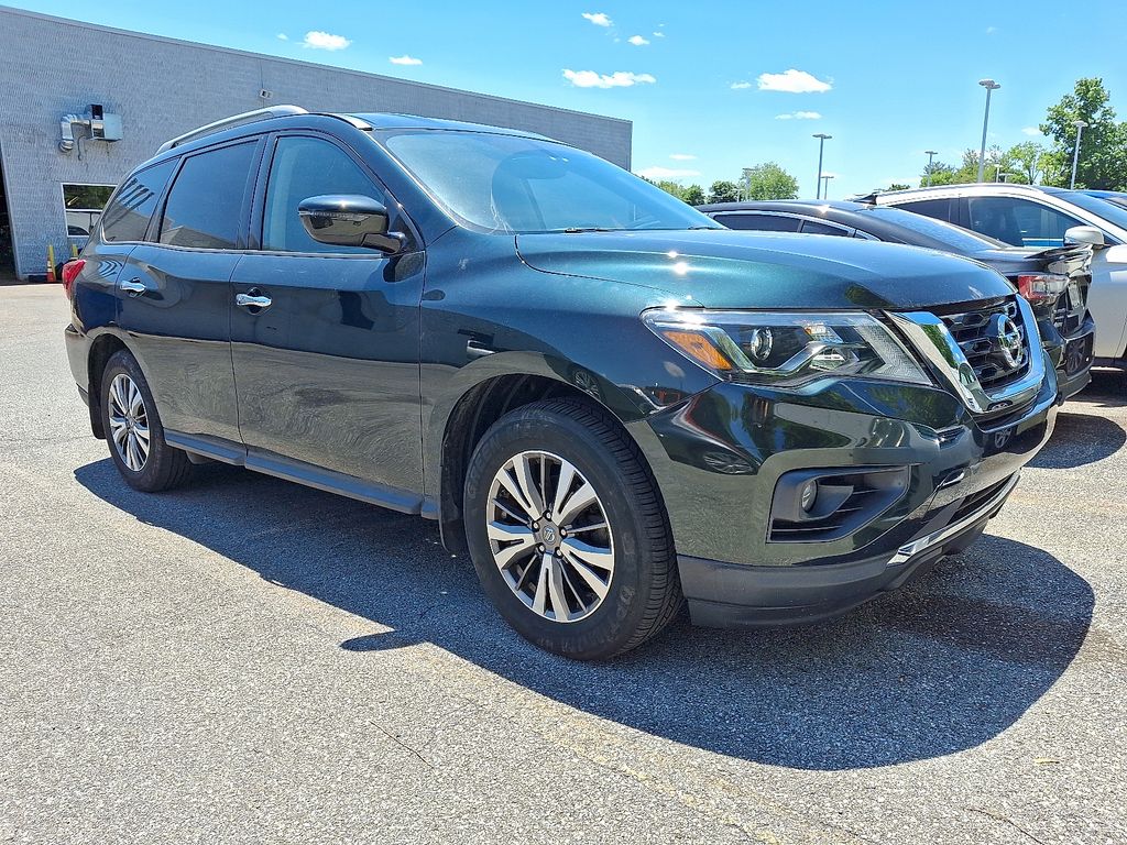 2019 Nissan Pathfinder SV