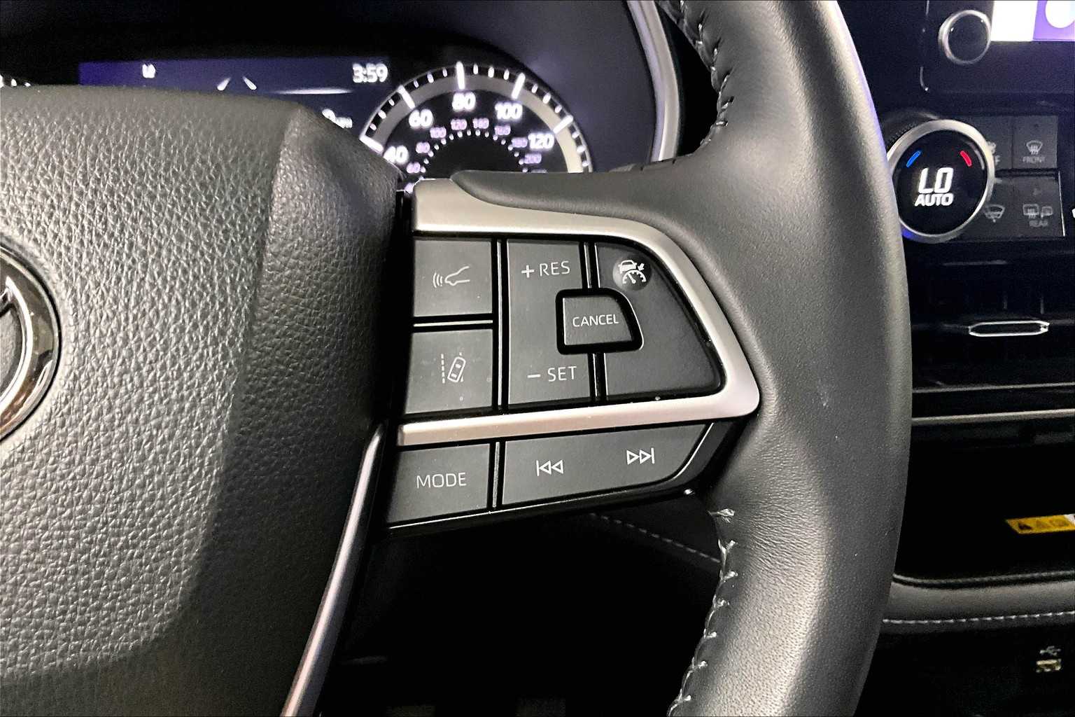 2024 Toyota Highlander XLE - Photo 25