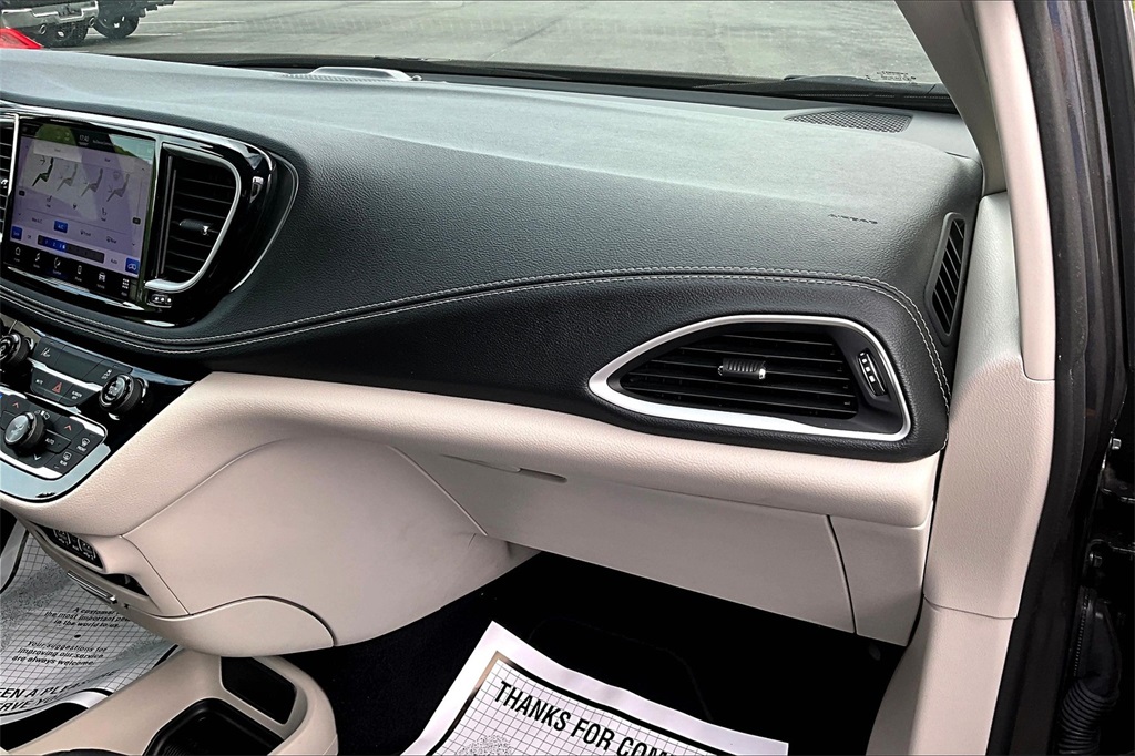 2022 Chrysler Pacifica Hybrid Touring L - Photo 13