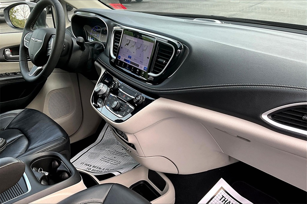 2022 Chrysler Pacifica Hybrid Touring L - Photo 14