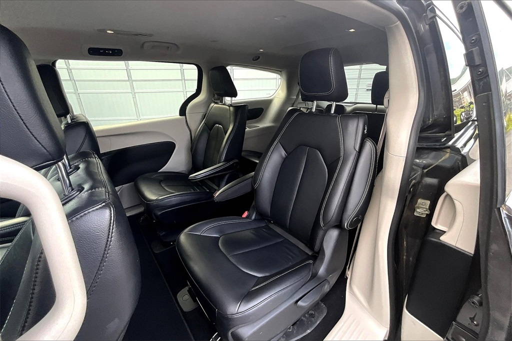 2022 Chrysler Pacifica Hybrid Touring L - Photo 15