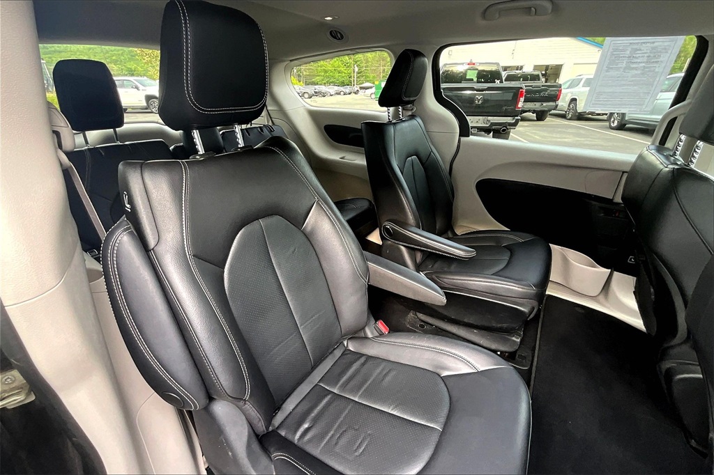 2022 Chrysler Pacifica Hybrid Touring L - Photo 16