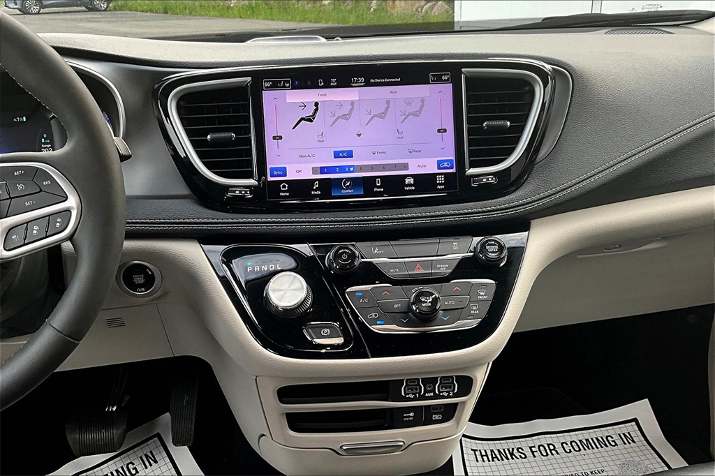 2022 Chrysler Pacifica Hybrid Touring L - Photo 19