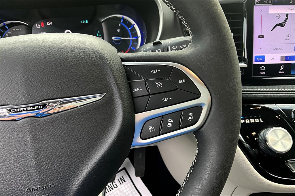 2022 Chrysler Pacifica Hybrid Touring L - Photo 24