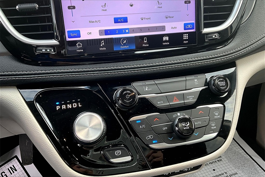 2022 Chrysler Pacifica Hybrid Touring L - Photo 26
