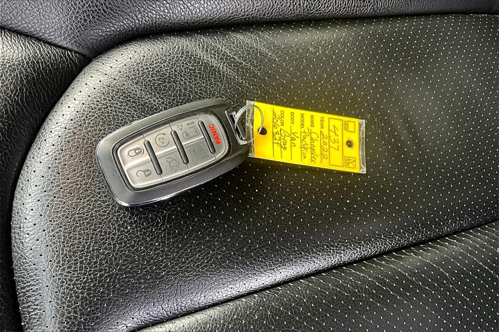 2022 Chrysler Pacifica Hybrid Touring L - Photo 30