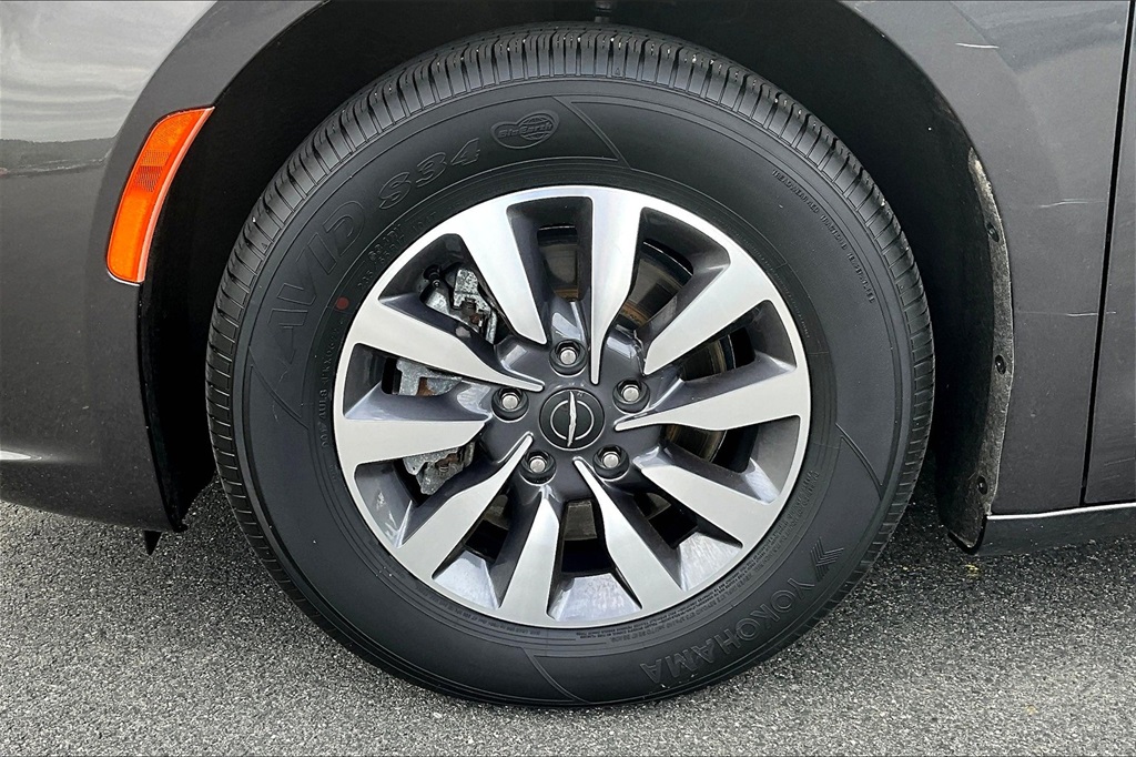 2022 Chrysler Pacifica Hybrid Touring L - Photo 7