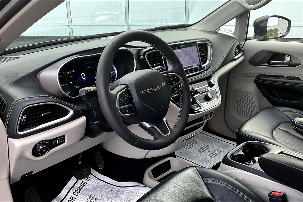 2022 Chrysler Pacifica Hybrid Touring L - Photo 8