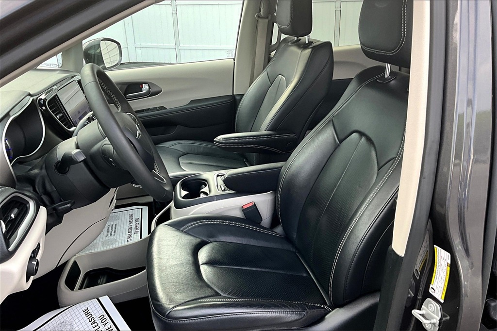 2022 Chrysler Pacifica Hybrid Touring L - Photo 10