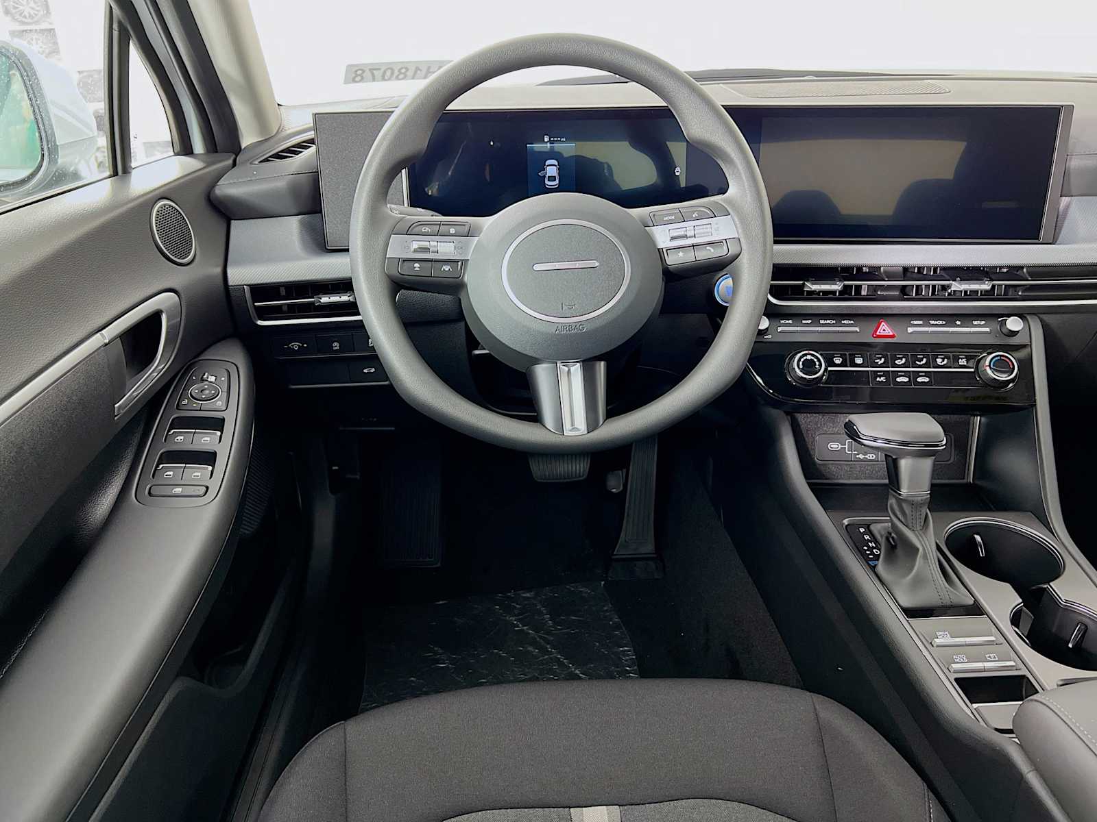 2025 Hyundai Sonata SE - Photo 14