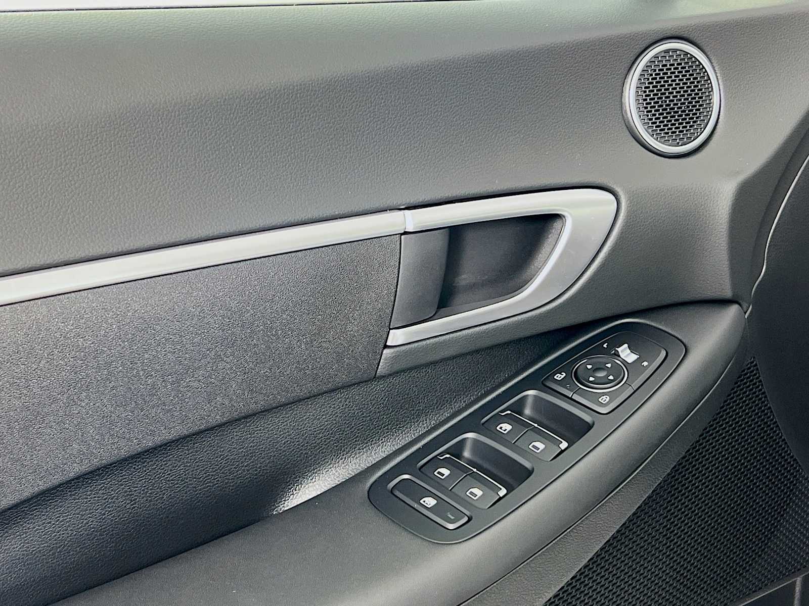 2025 Hyundai Sonata SE - Photo 15
