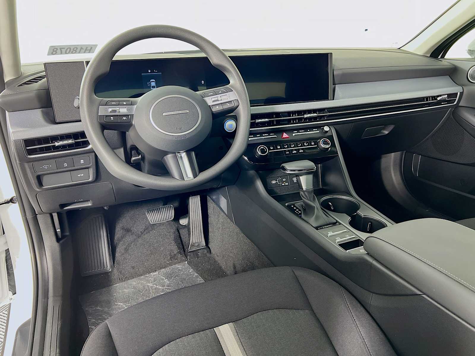 2025 Hyundai Sonata SE - Photo 6