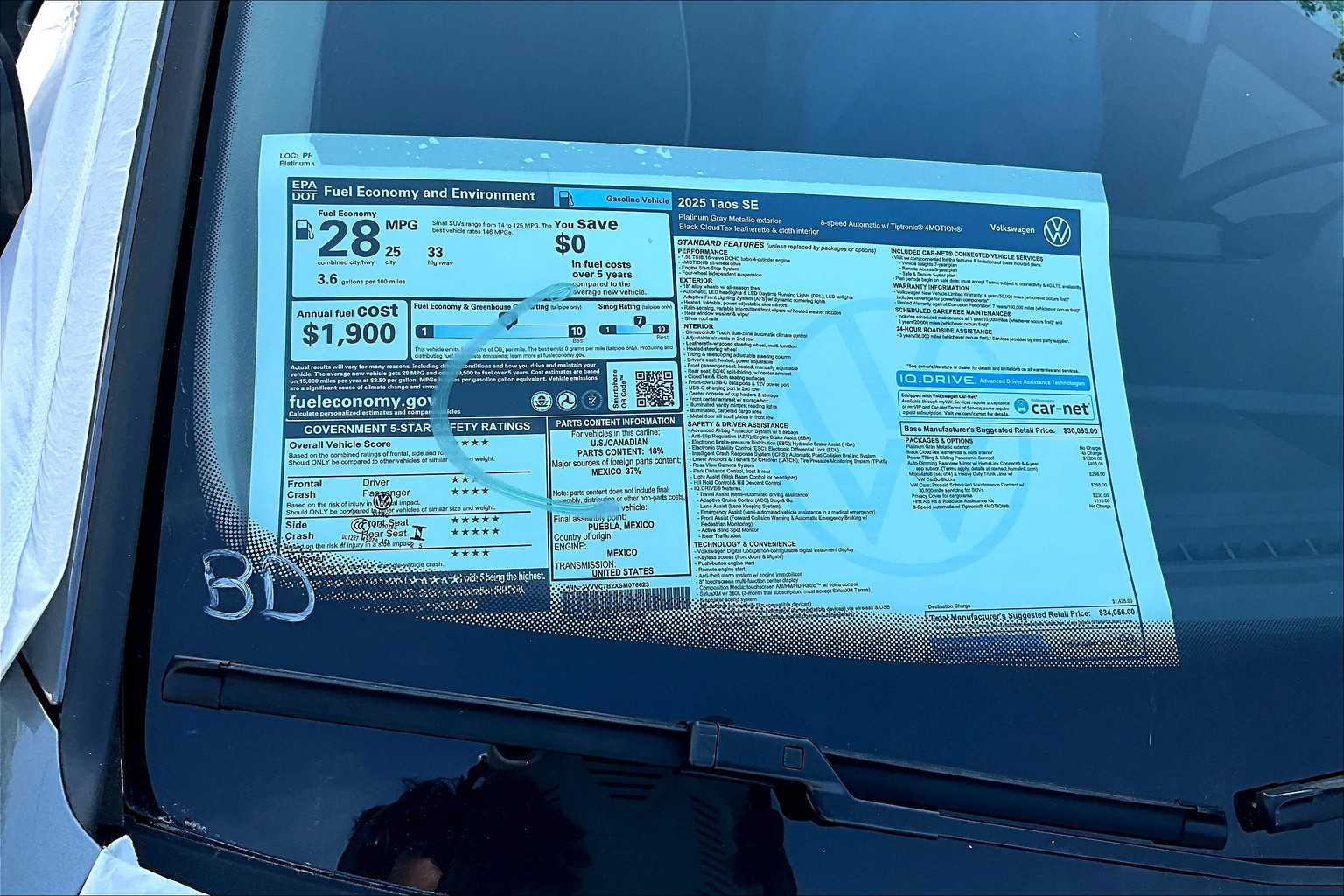 2025 Volkswagen Taos SE - Photo 17