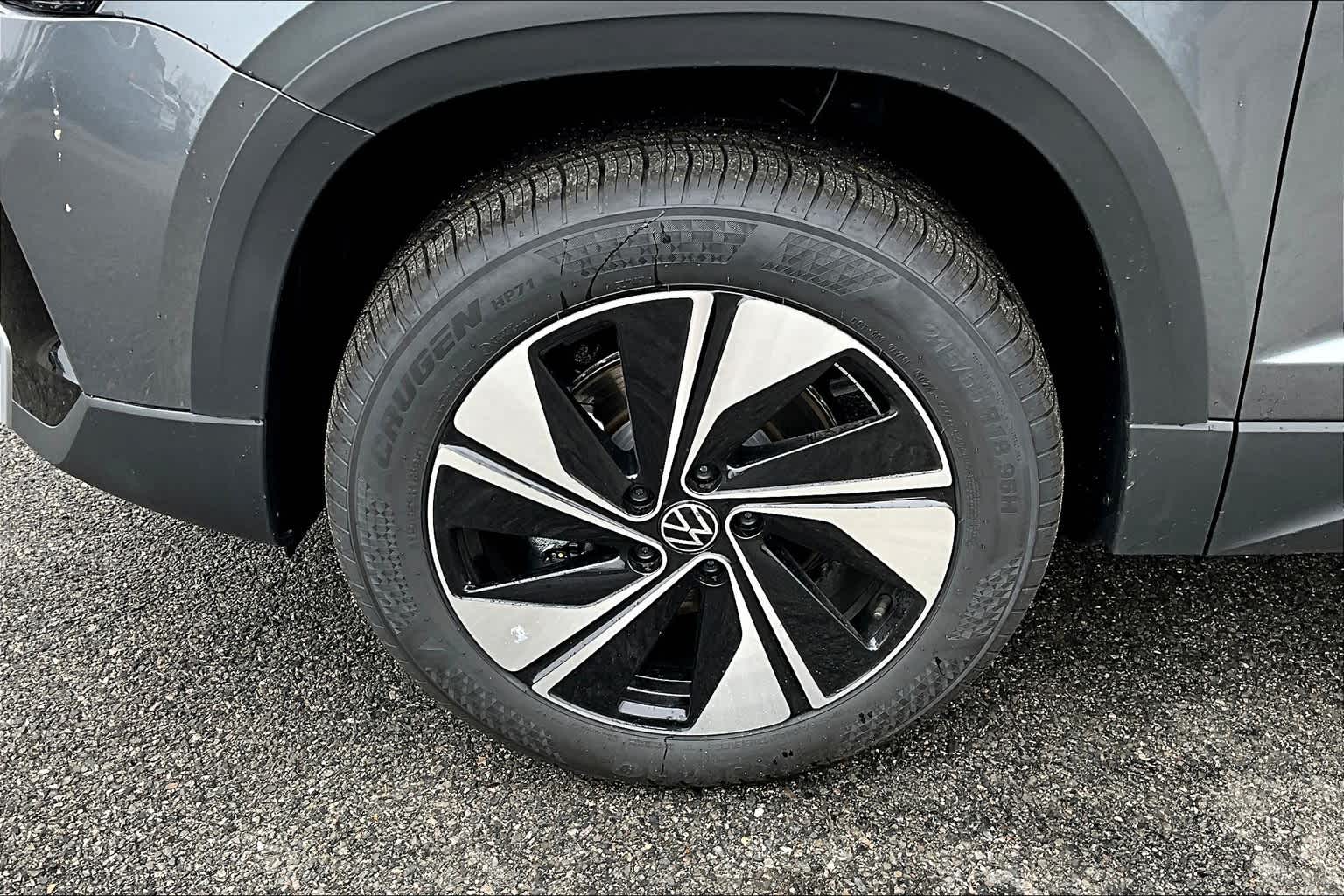 2025 Volkswagen Taos SE - Photo 8