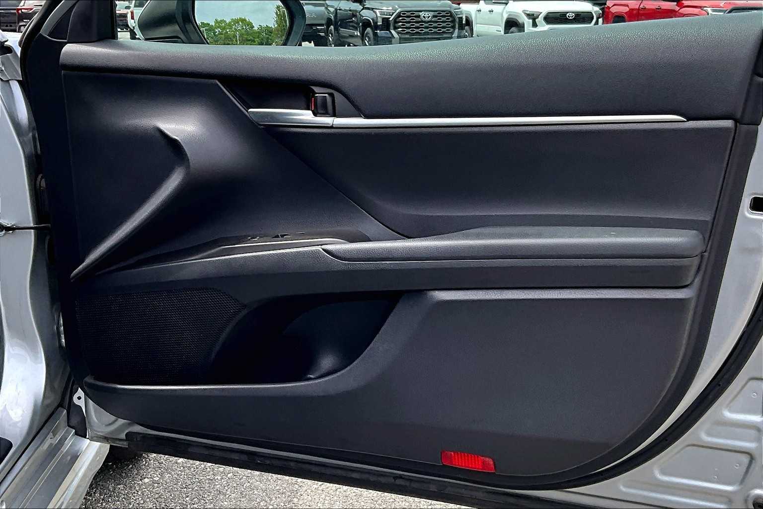 2023 Toyota Camry SE - Photo 12