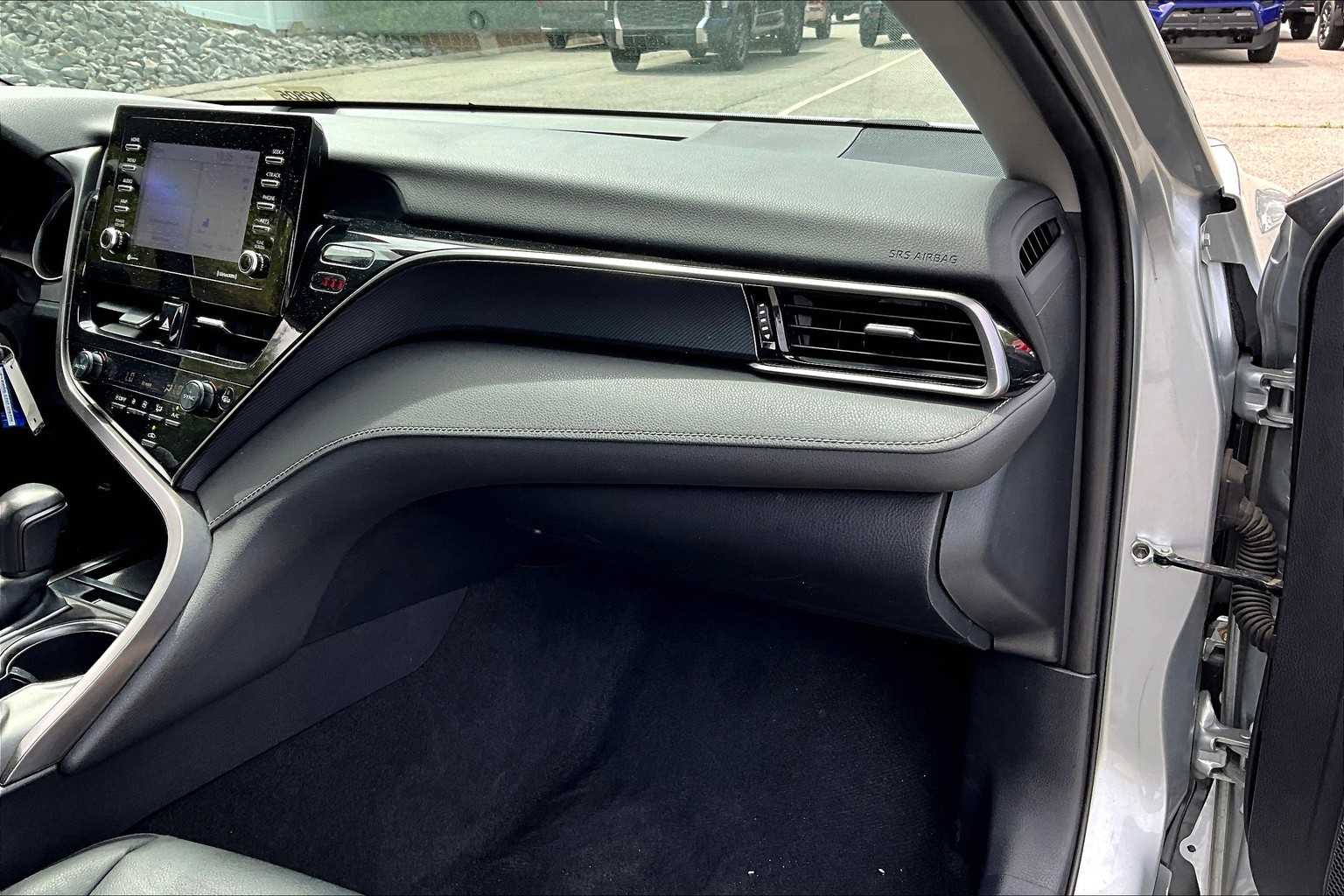 2023 Toyota Camry SE - Photo 13