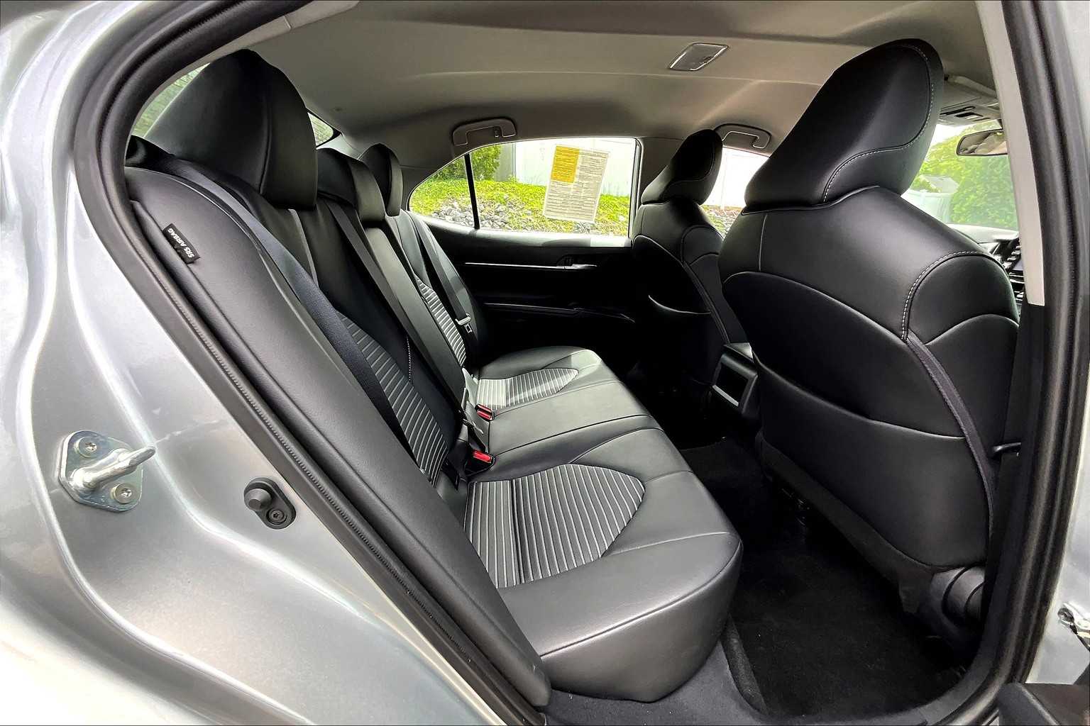 2023 Toyota Camry SE - Photo 16