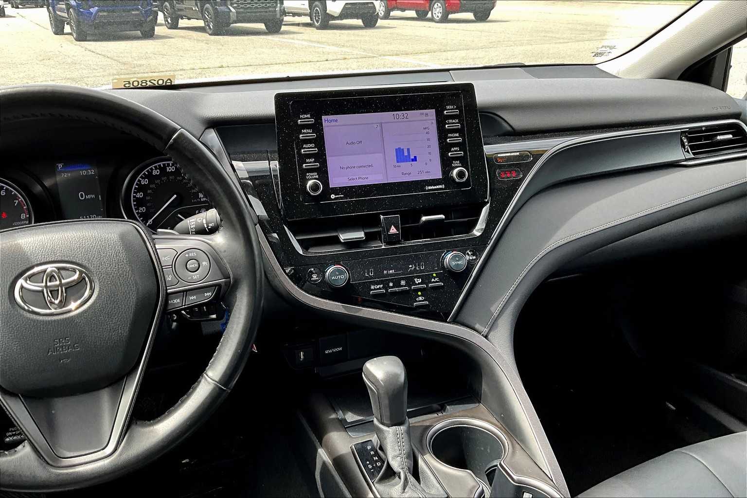 2023 Toyota Camry SE - Photo 18