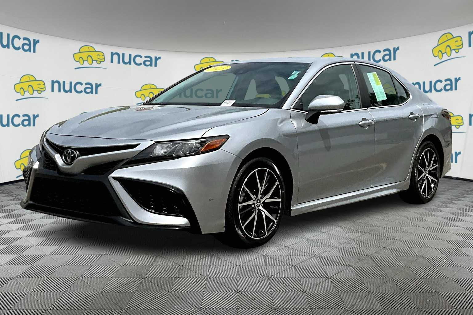 2023 Toyota Camry SE - Photo 3